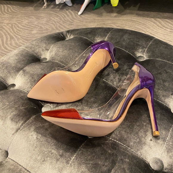 Beautiful, brand new Gianvito Rossi heels. Never worn. Size 35.5 - Picture 3 of 4
